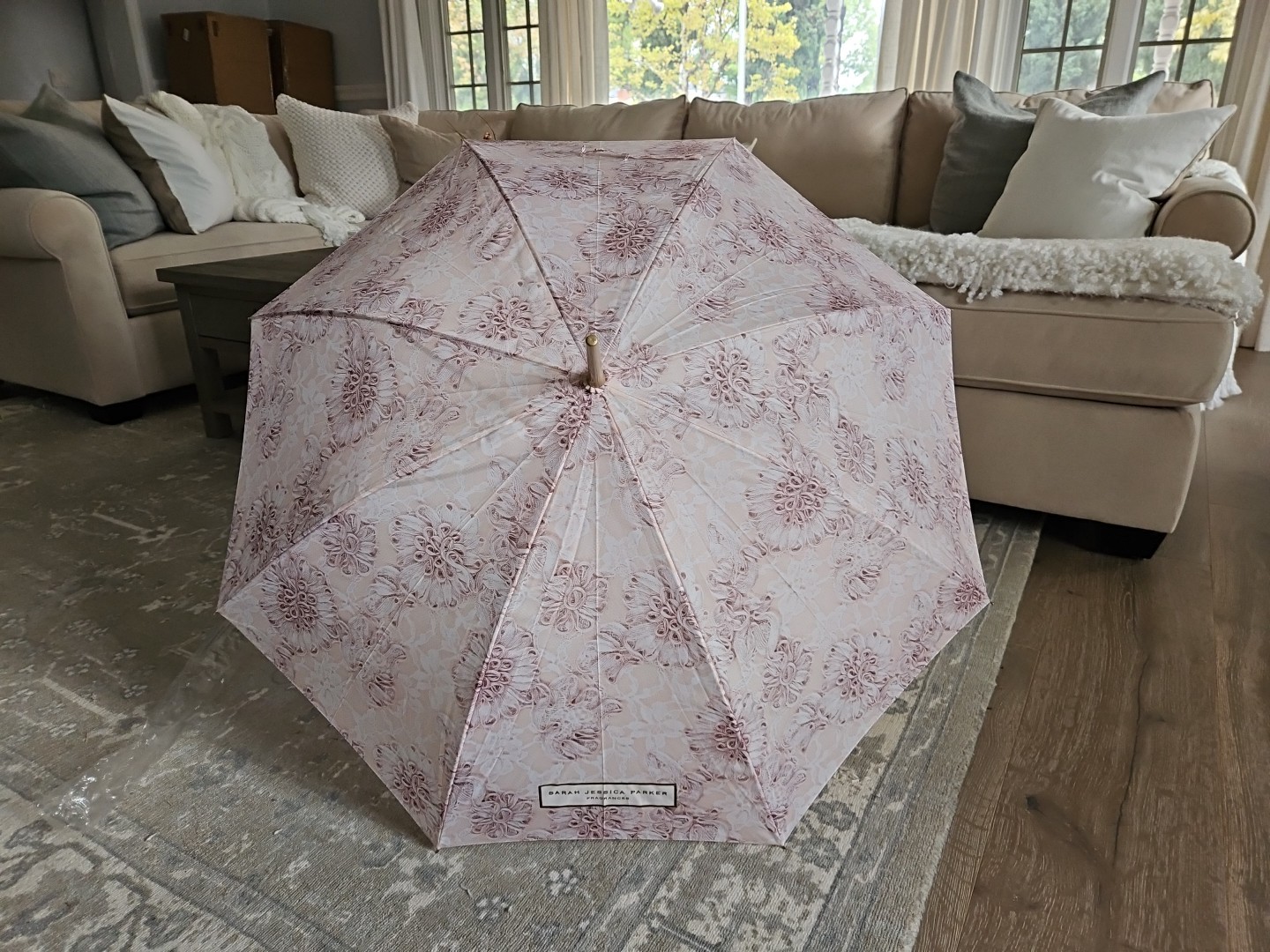 SJP - SARAH JESSICA PARKER Fragrance STUNNING UMBRELLA - RARE - 36” Long NWOT