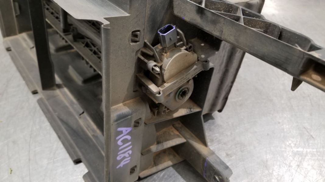 17 FORD F150 LOWER AIR SHUTTER ASSEMBLY
