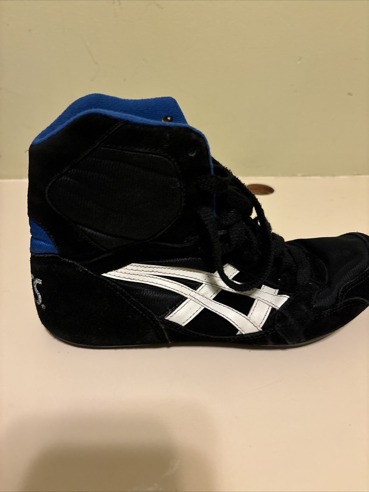 wrestling shoes 8.5 asics