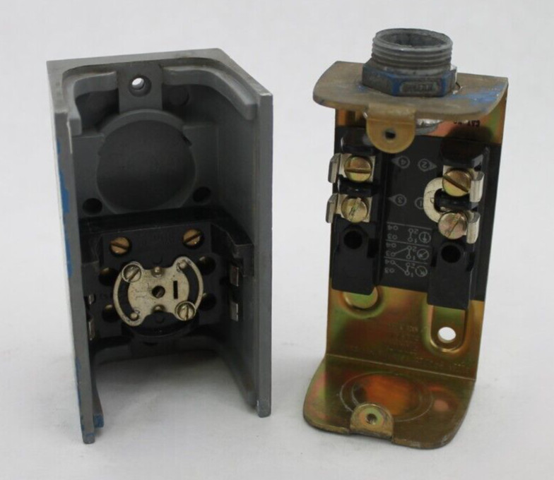 Allen-Bradley 800S-R3SX Selector Switch Station