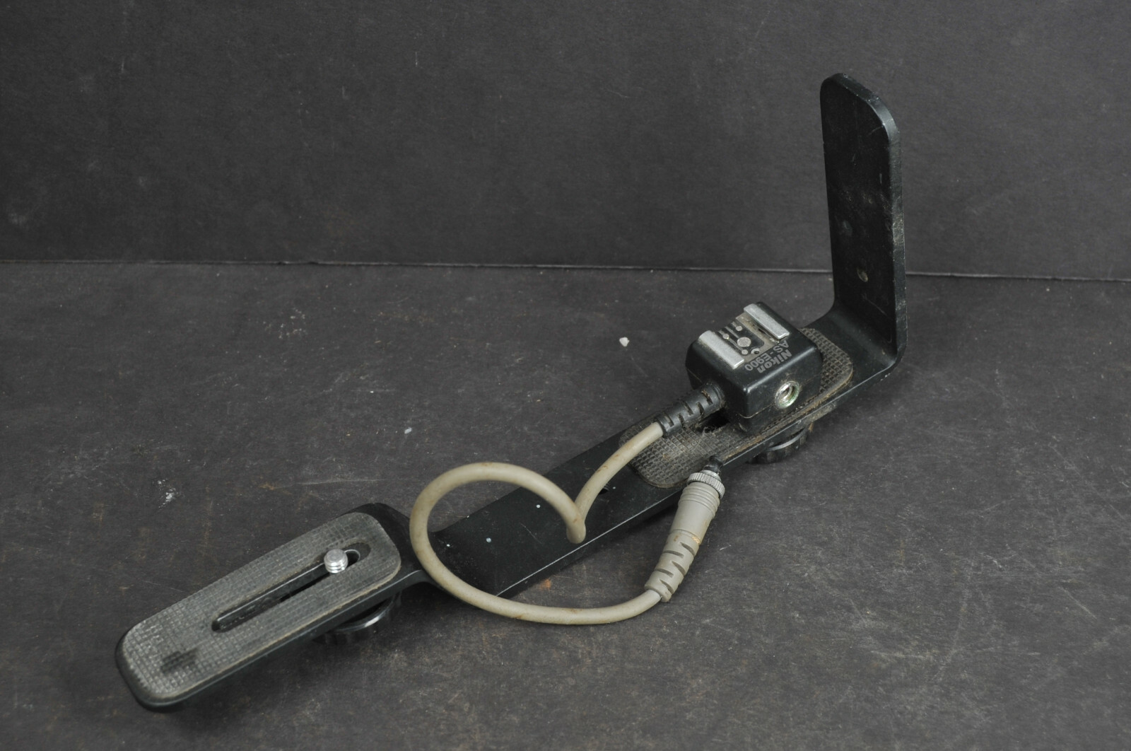 NIKON SK-E900 Flash Bracket & AS-E900 Multi-flash adapter lead for COOLPIX &More