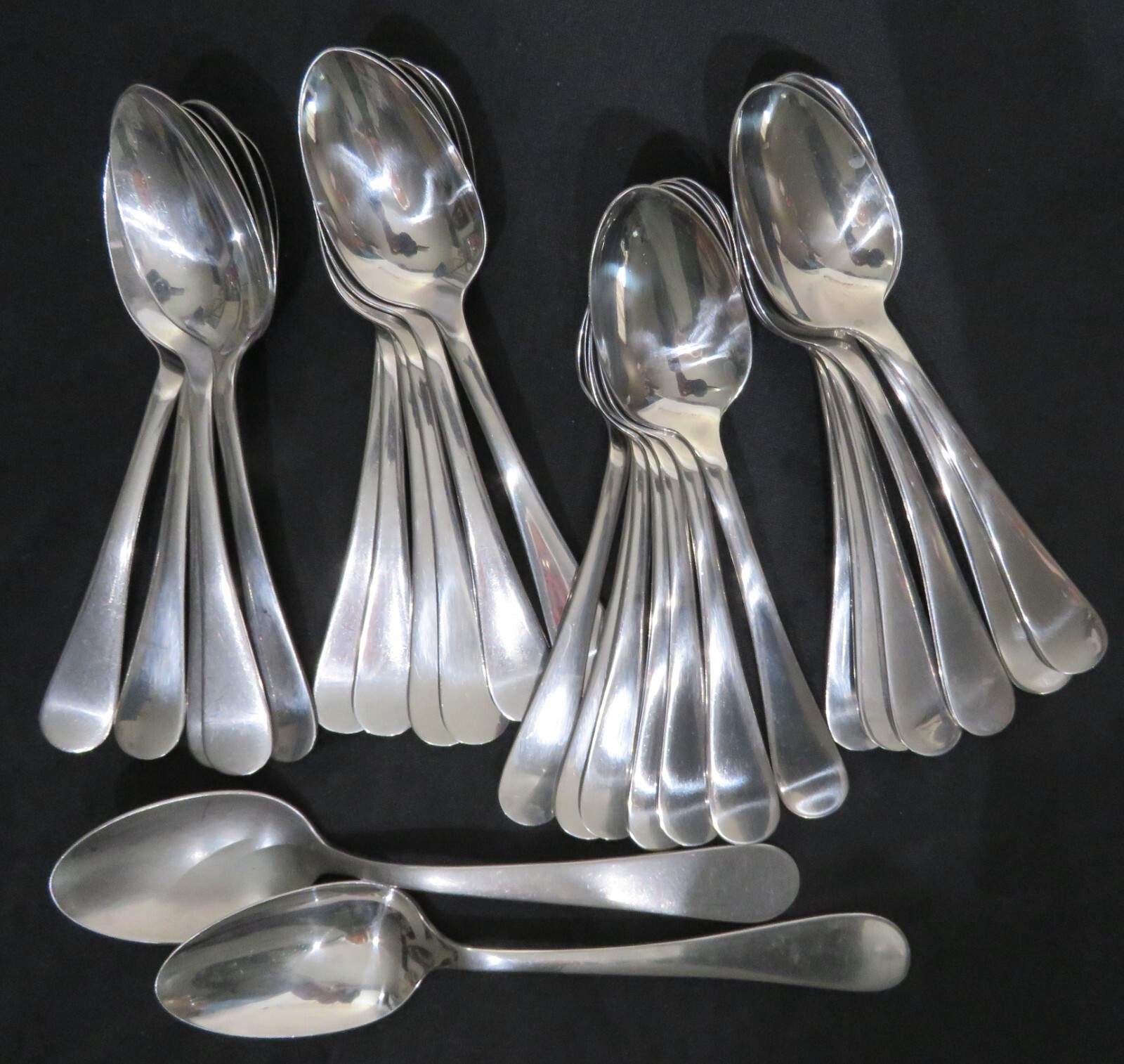 Walco Stainless Spoons "Windsor" 29 Oval Soup Spoons 2 Serving Spoons uu
