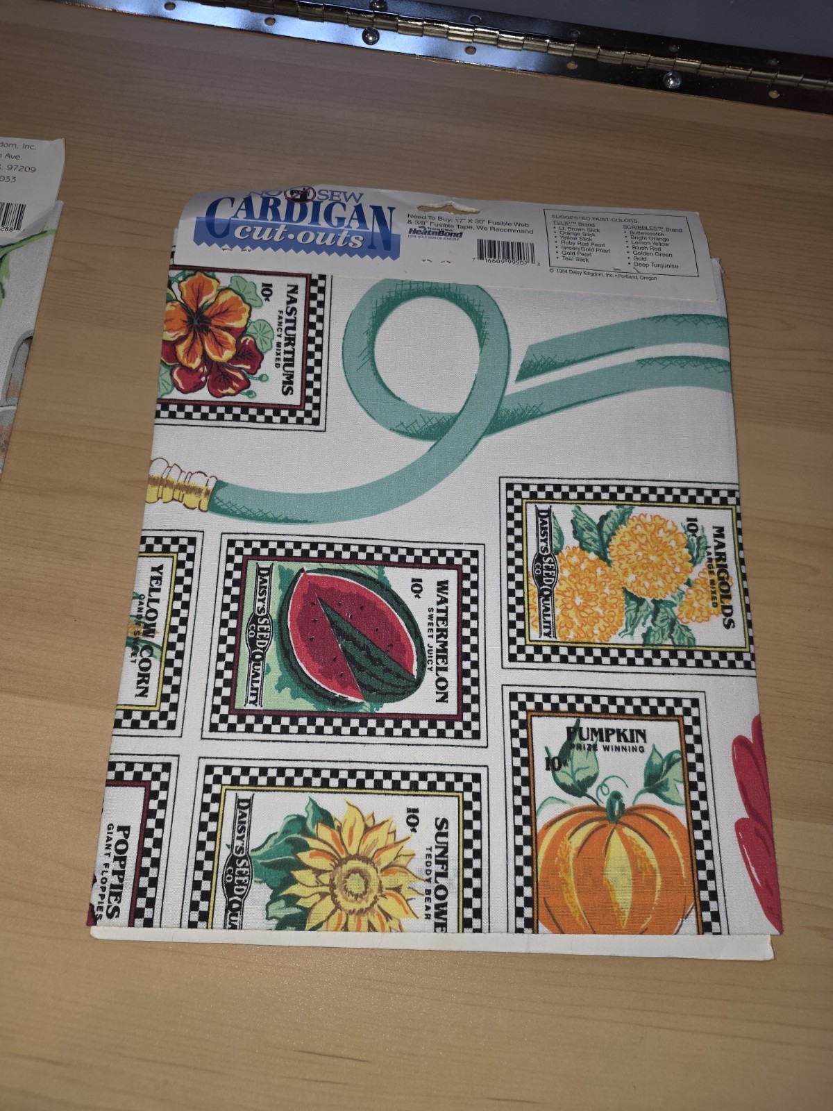 Lot Of 2 Daisy Kingdom No-Sew Fabric Applique Designs Gardening