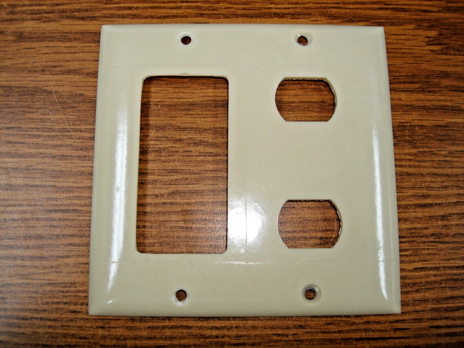 Vintage Despard Ivory Wall Cover Plate 2 Gang Sierra GFCI