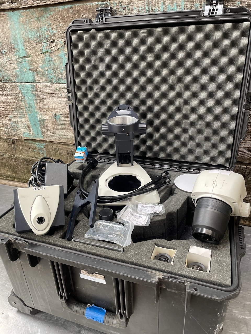 Leica S4E Stereo Zoom Microscope w/ L2 Dual Gooseneck Illuminator + Pelican Case