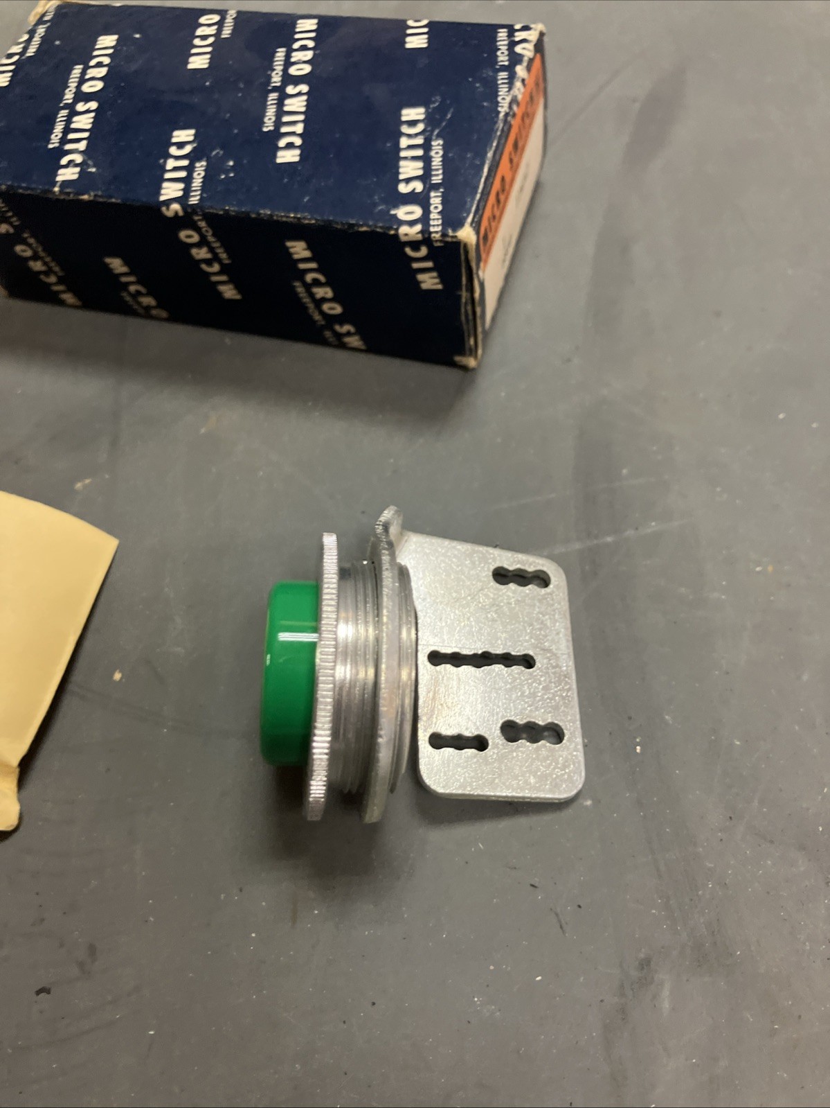 12MA7 Microswitch Honeywell Push Button Switch NOS Green Button Microswitch