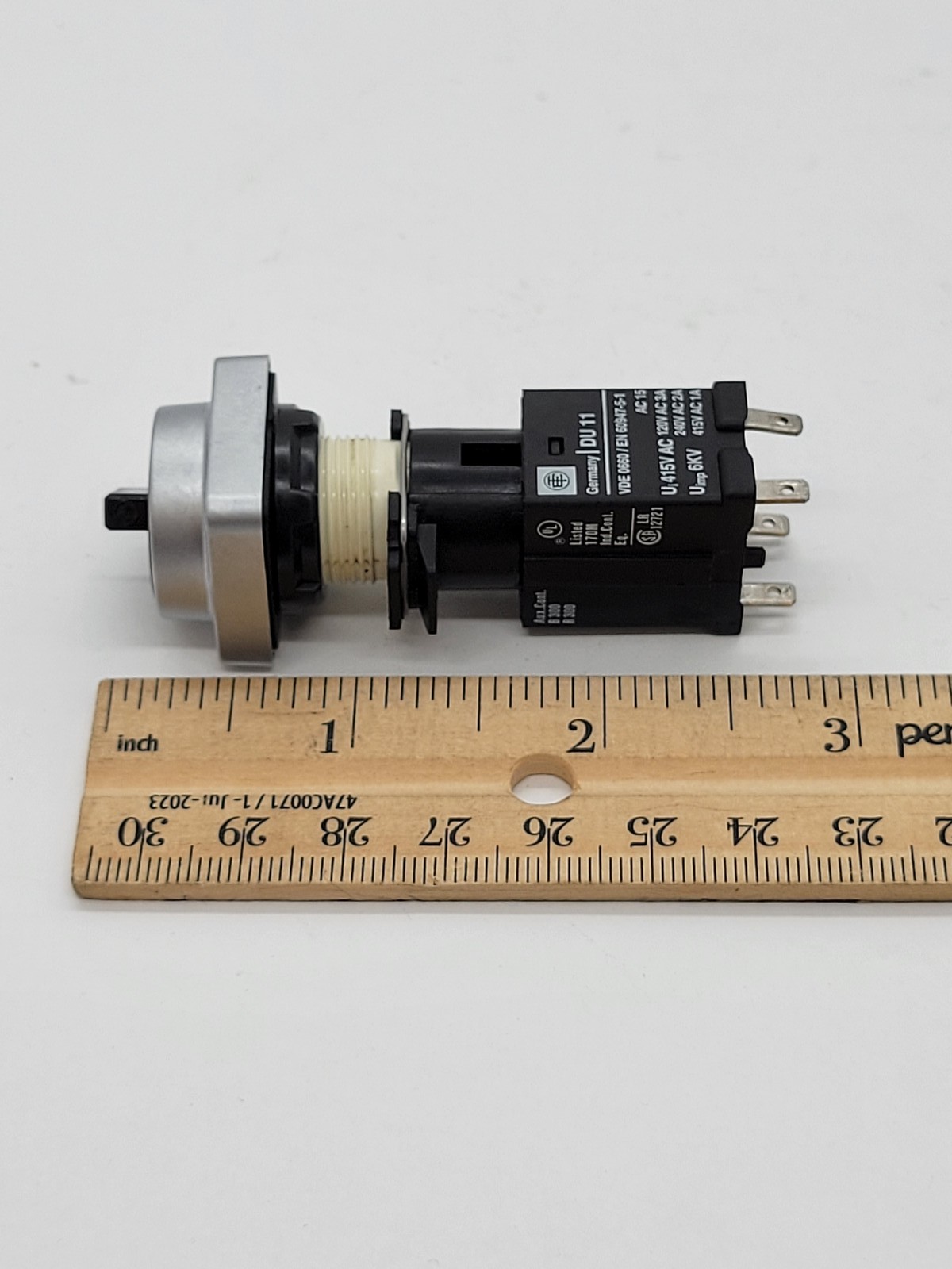 Square D D6G2SDU11 Selector Switch 415V AC-120V 3A 6KV 4 Pin 2 Position Switch