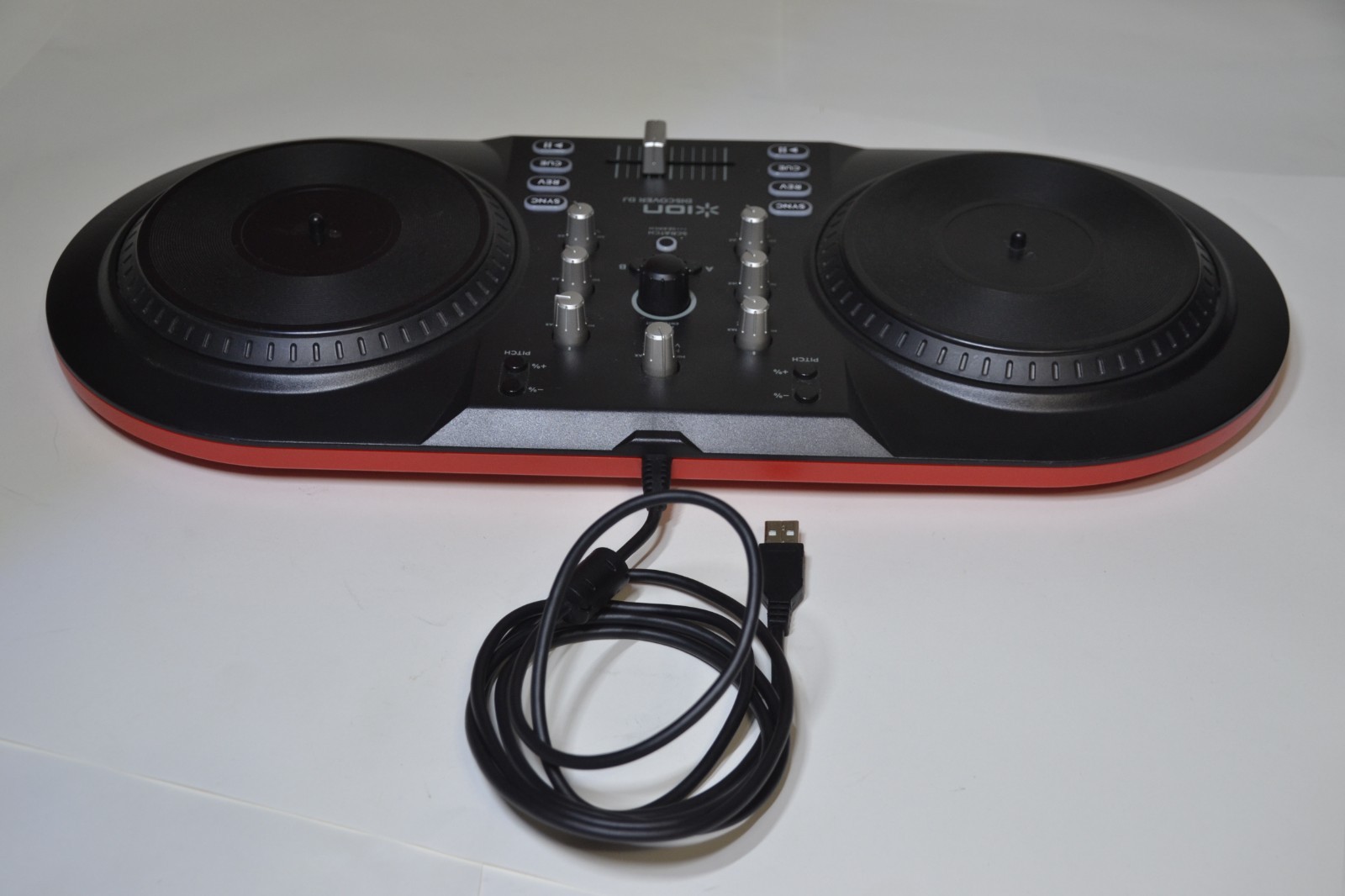 Ion Discover DJ Computer DJ System Dual Turntable USB Controller Scratch MP3s