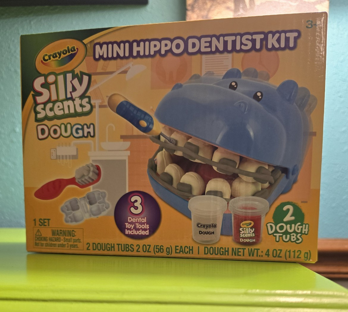 Crayola Silly Scents Dough Mini Hippo Dentist Kit w/ 2x 2oz Dough Tubs