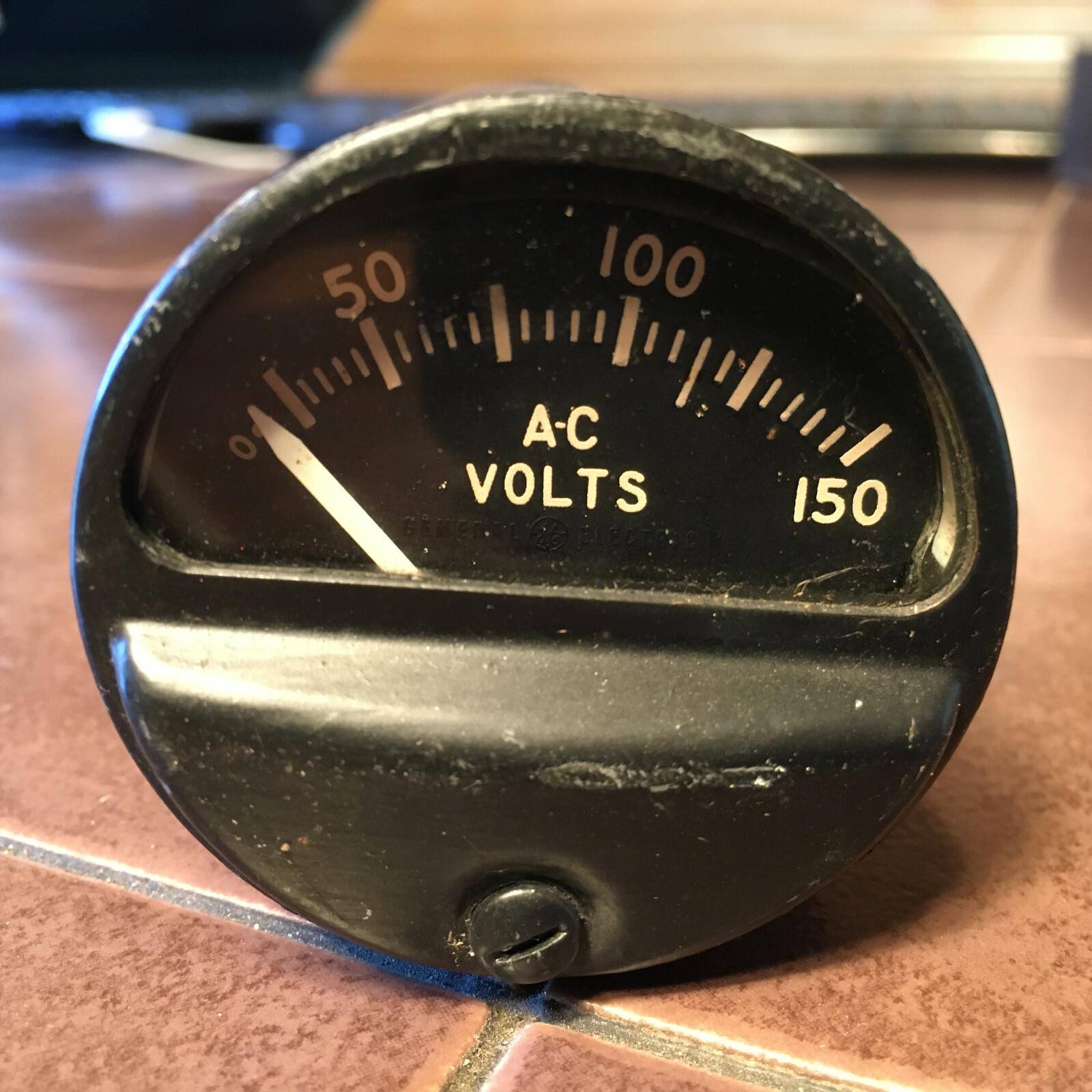 A-C Volts Meter 8AW61LVZ1