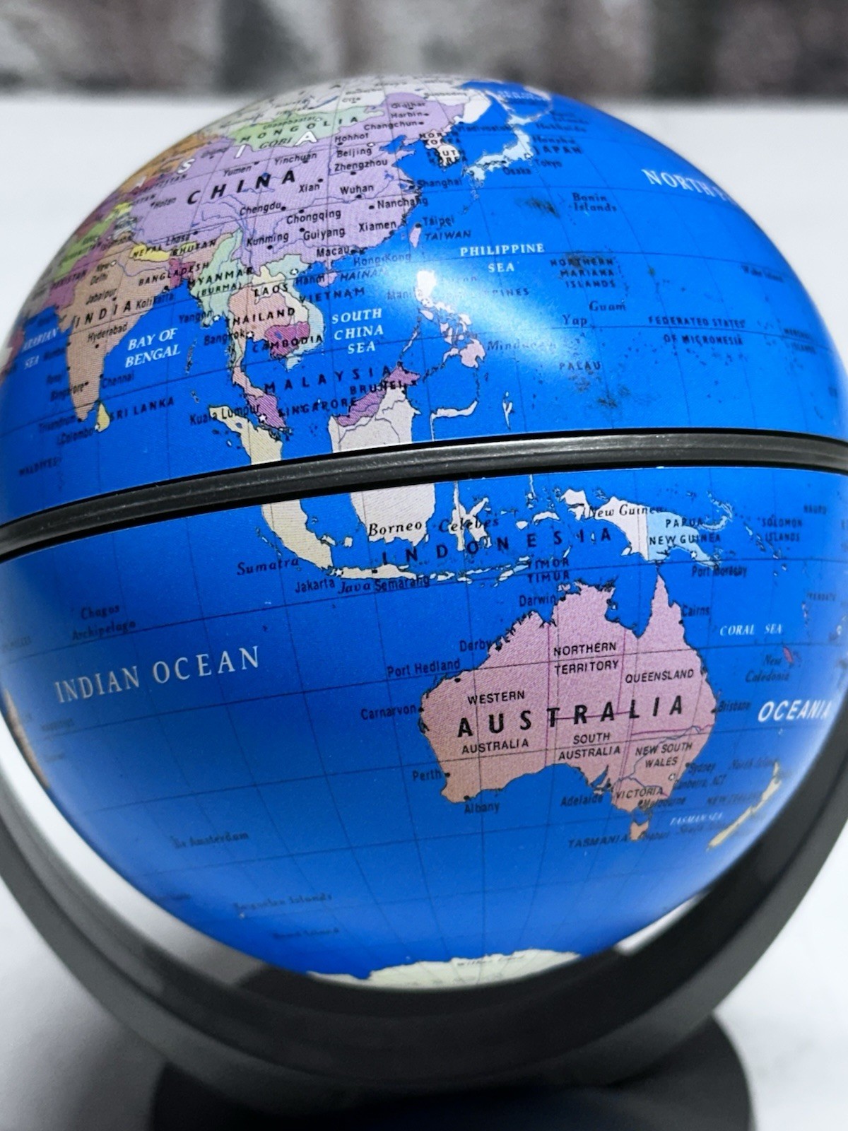 Hammond World Spinning Magnetic Globe Table Top 6"