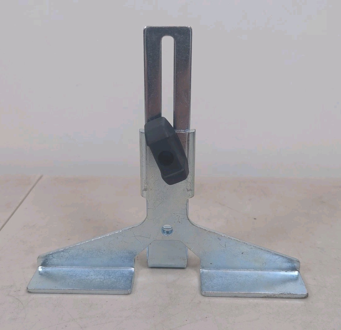 Milwaukee Edge Guide Assembly off of 2723-20 M18 FUEL Compact Router 43-98-0091
