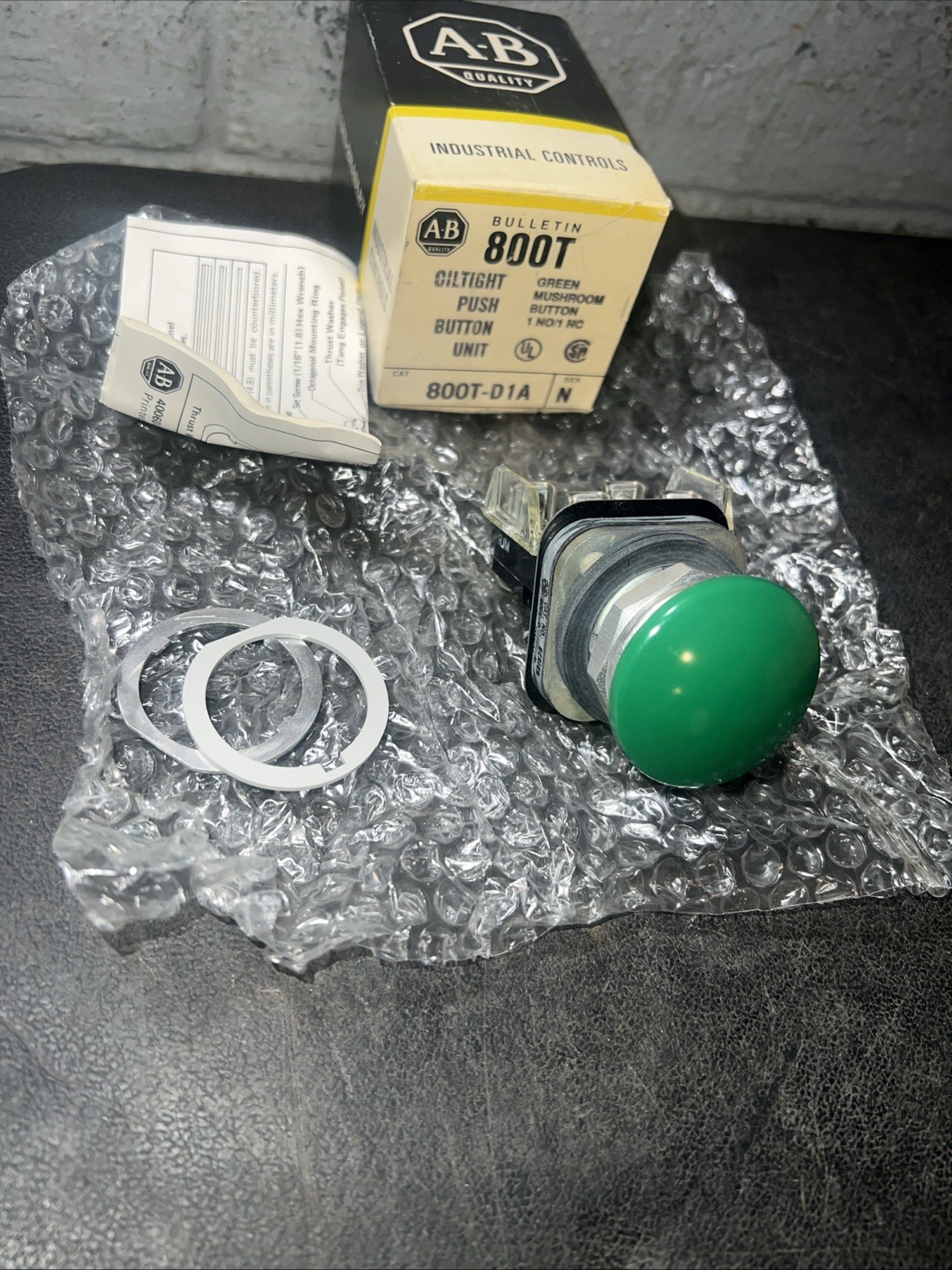 800T-D1A1   Allen Bradley 30mm Momentary PB Green Mushroom Head Non-Illuminated