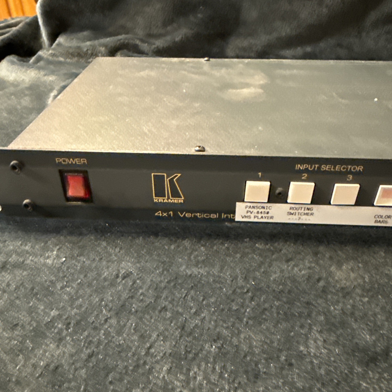 Kramer VS-401 XL Professional vertical interval switcher.