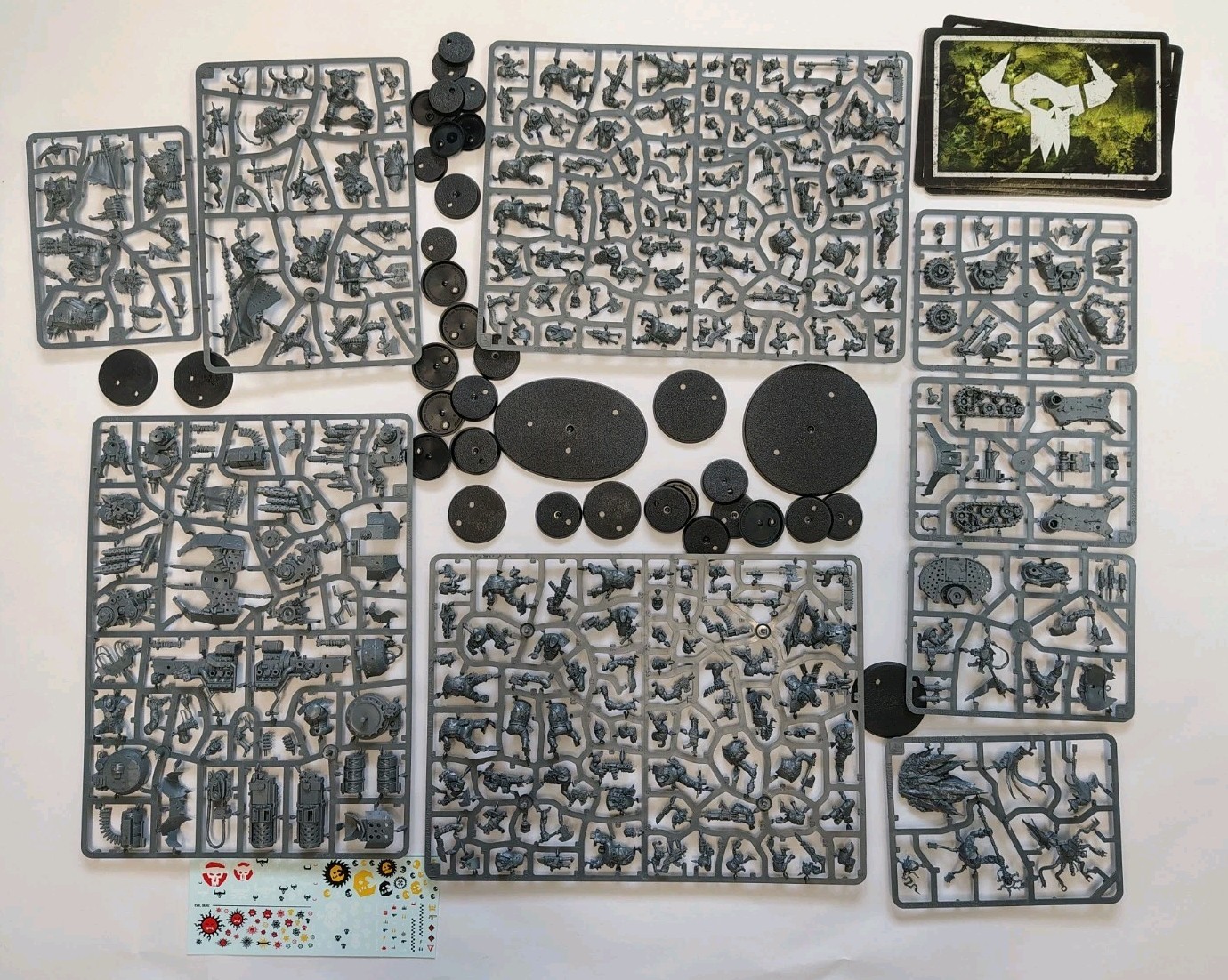 Warhammer 40K Armageddon - The Ork Army Half: Sprues, Datacards, Instructions