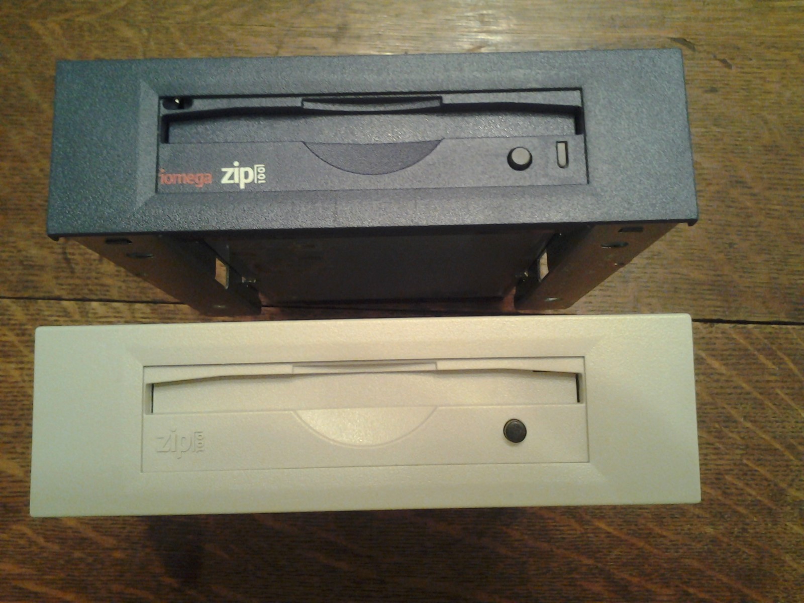 One Iomega Zip Z100SI 100MB SCSI Drive Z100Si Internal Mac PC & Music Samplers