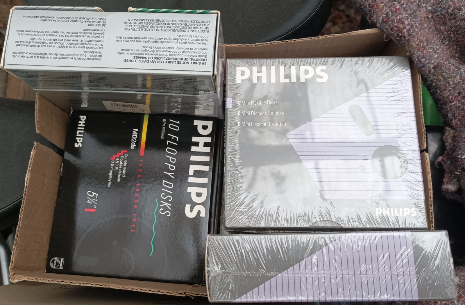 About 510+20 used+new floppy disks (5.25 inch) and 41 small 3.5 inch floppy disk