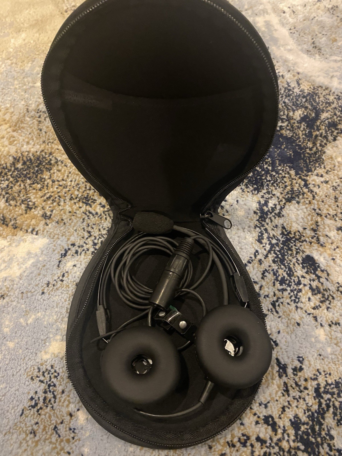 Telex P/N 301317-002 Airman 850. Airbus Connector. Display Model
