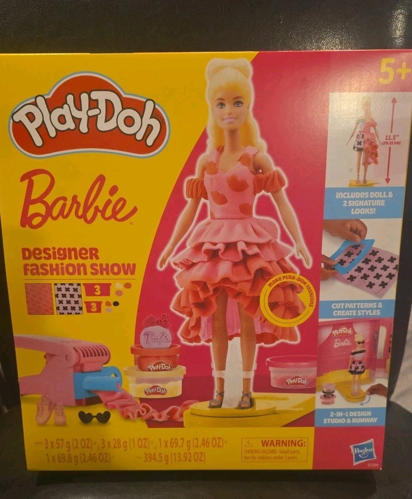 Play-Doh Barbie Designer Fashion Show Play Set Hasbro G1356 New & Sealed!