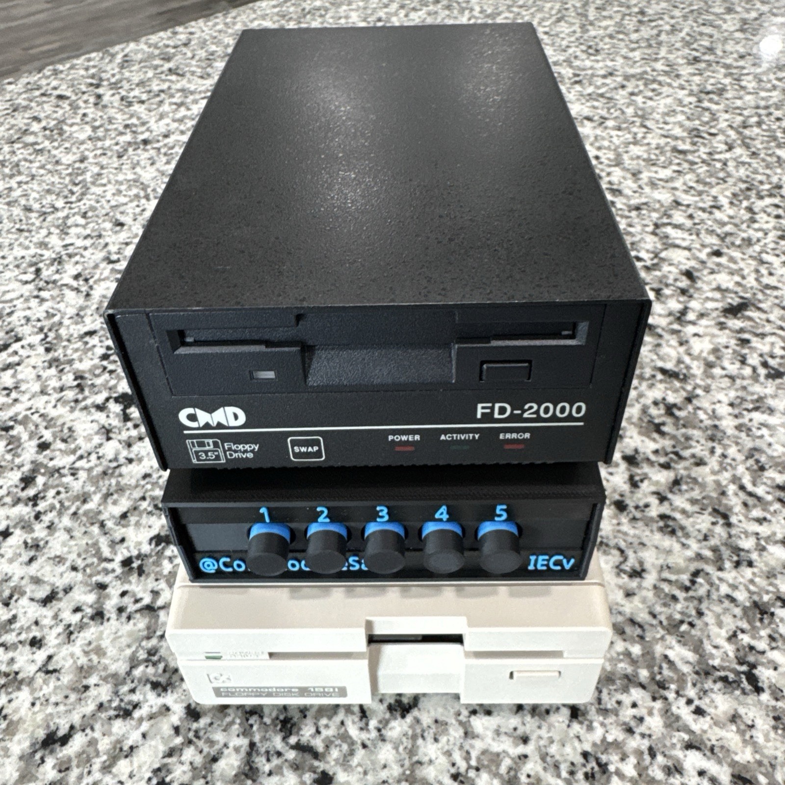 IEC Switch - Blue - Share drives For Commodore 64/128/Vic20/Mega65/X16/OtterX