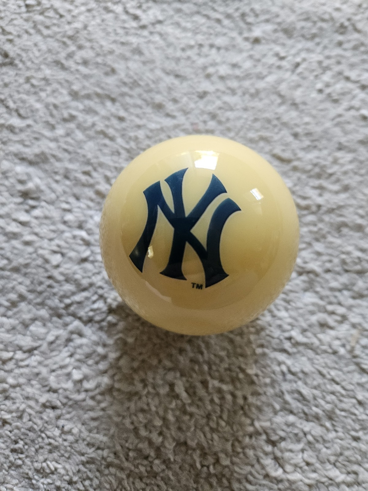1980 White Pool Cue Ball New York Yankees Souvemir Cream Base Blue Logo