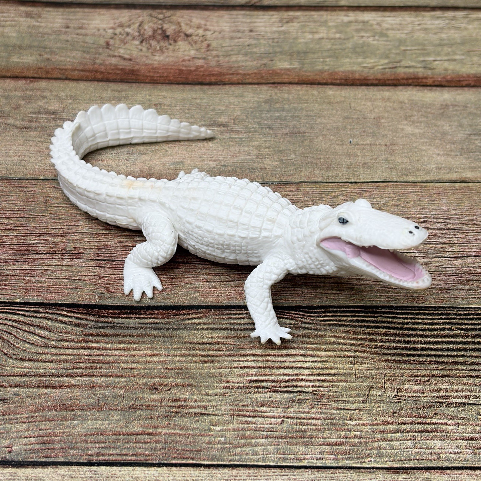 1997 Safari Ltd. Albino White Alligator Collectible Animal Toy Vintage