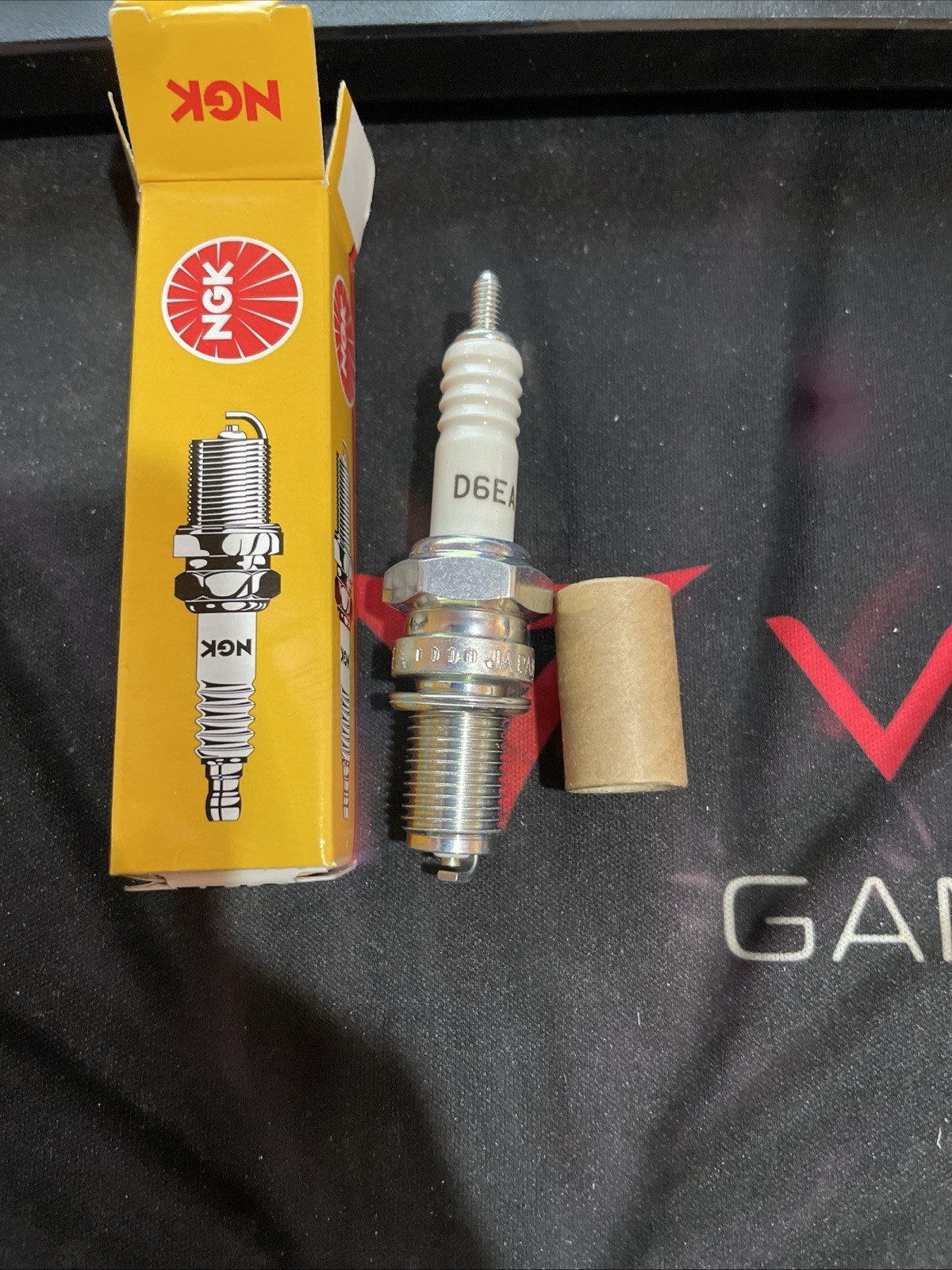 NGK - 7512 - Spark Plugs, D6EA