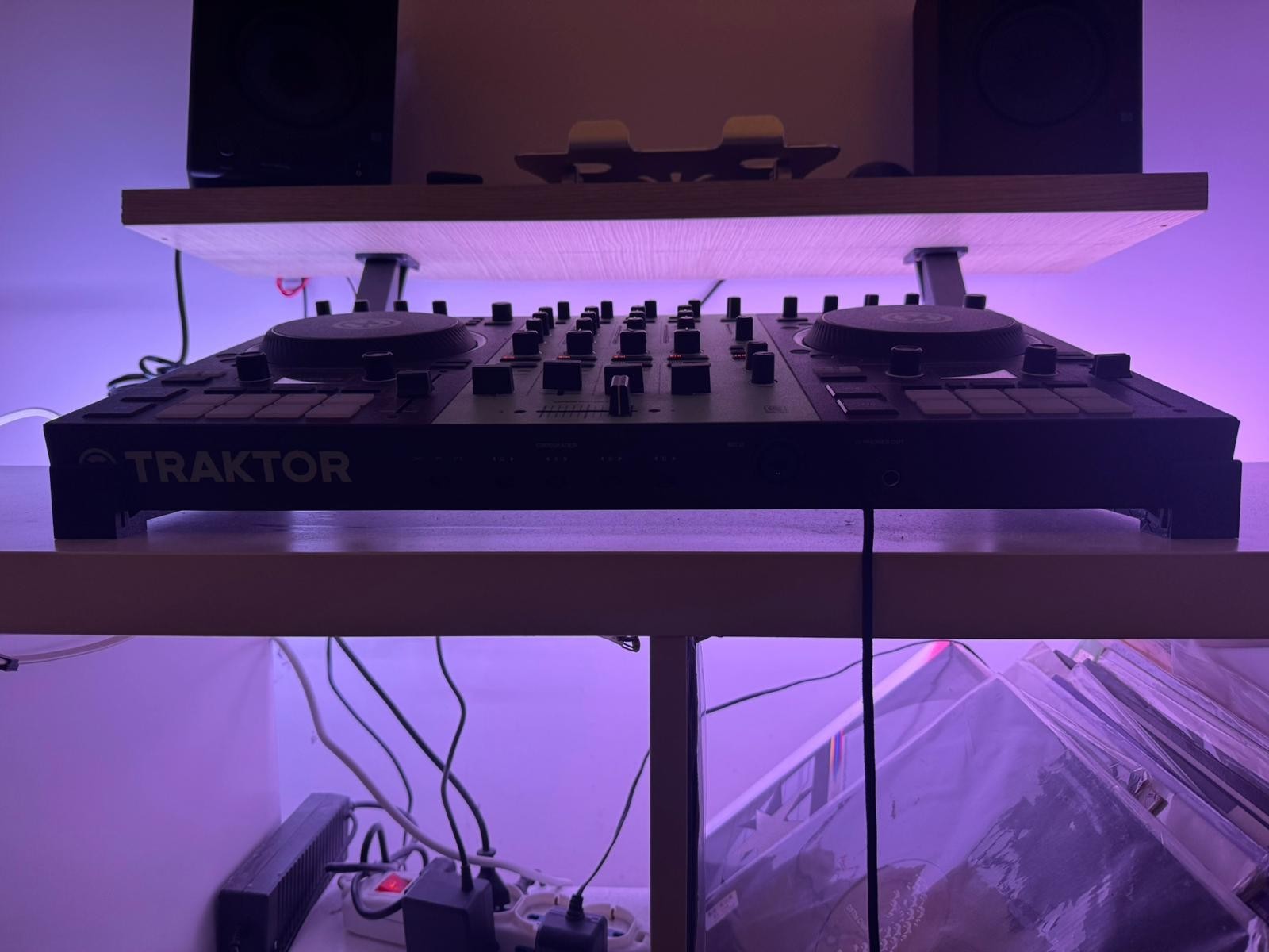 DJ Console Lift - Ergonomic and Professional Stand for DJ Console