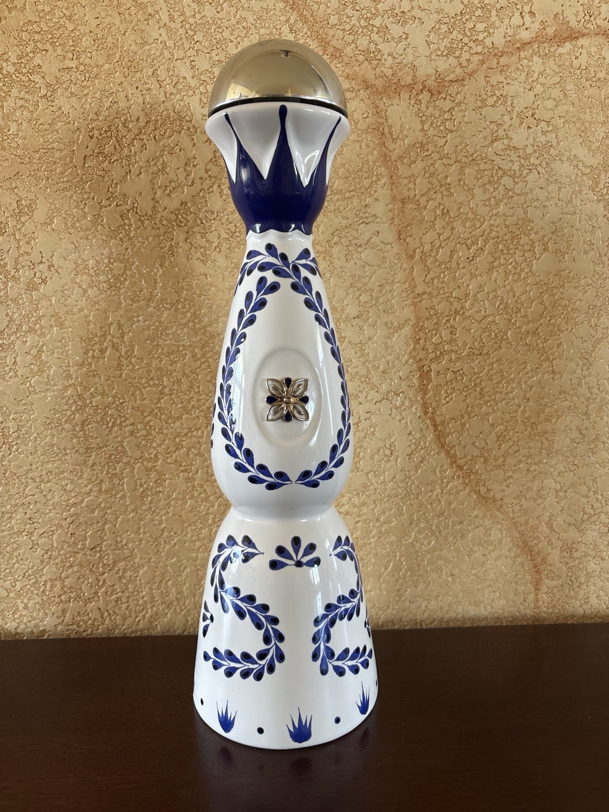 EMPTY Clase Azul Reposado Tequila Bottle 750ml - Blue/White Ceramic Decanter