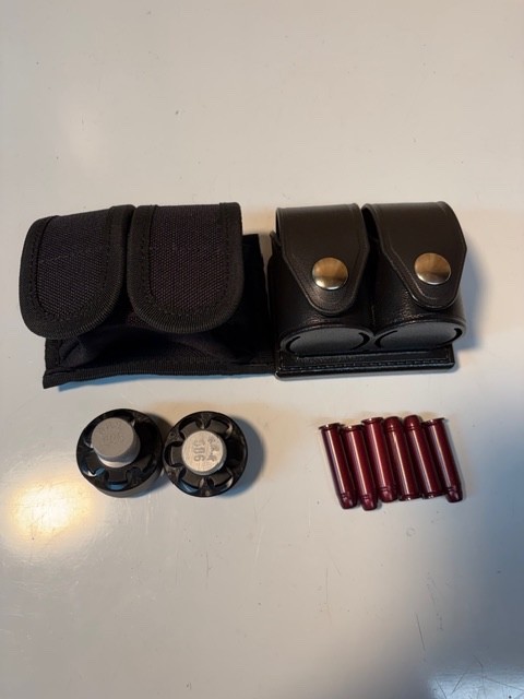 Hks Speedloader leather pouch, Two Hks speed loaders, A Zoom 357 snap caps
