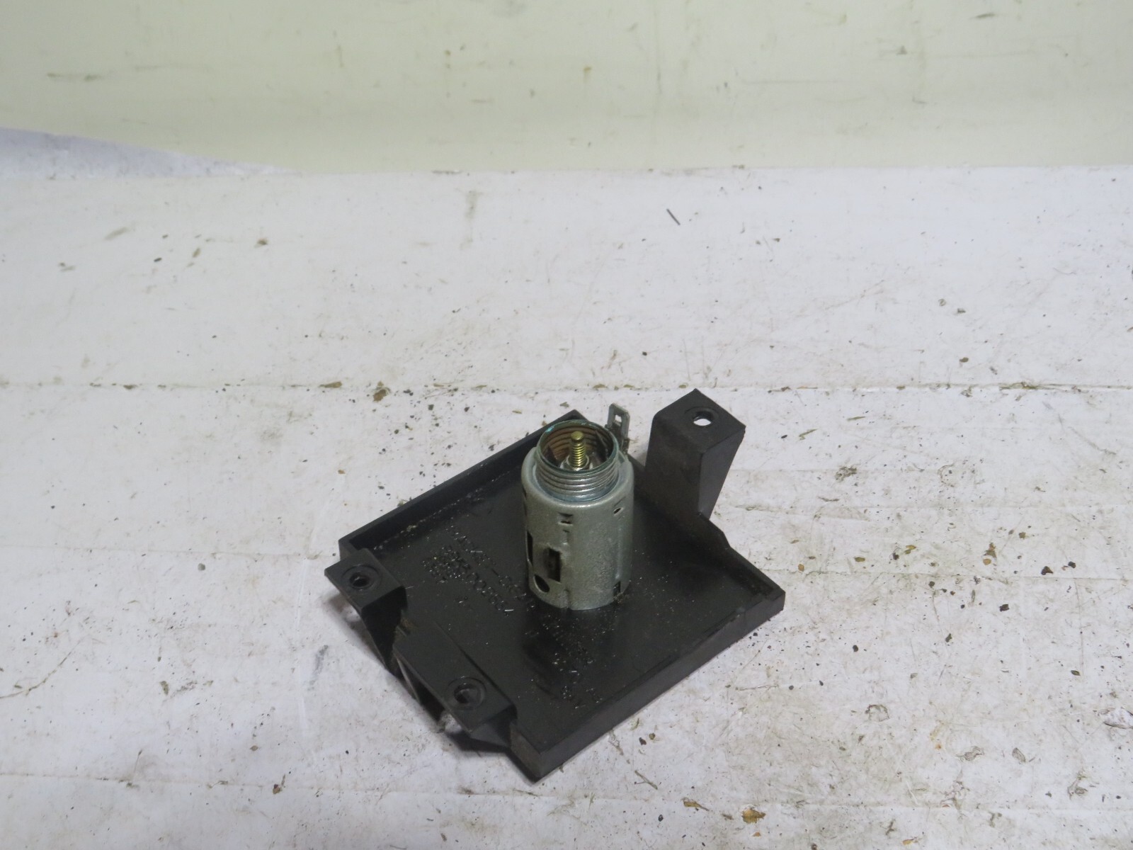 96 Jeep Cherokee Dash Cigarette Lighter Power Source Bracket OEM trim