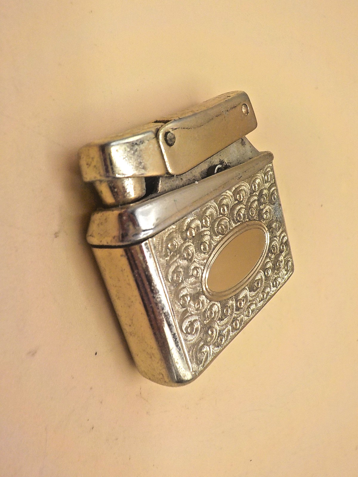 Vintage Kreisler Butane Lighter Pat. Pending Made USA  Engraved Gold Tone