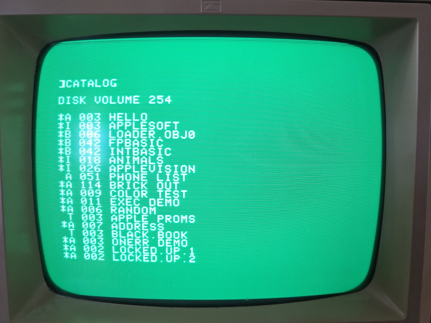 Apple II Diskware DOS 3.3 Sample Programs And Apple Presents...Apple 5.25" IIe