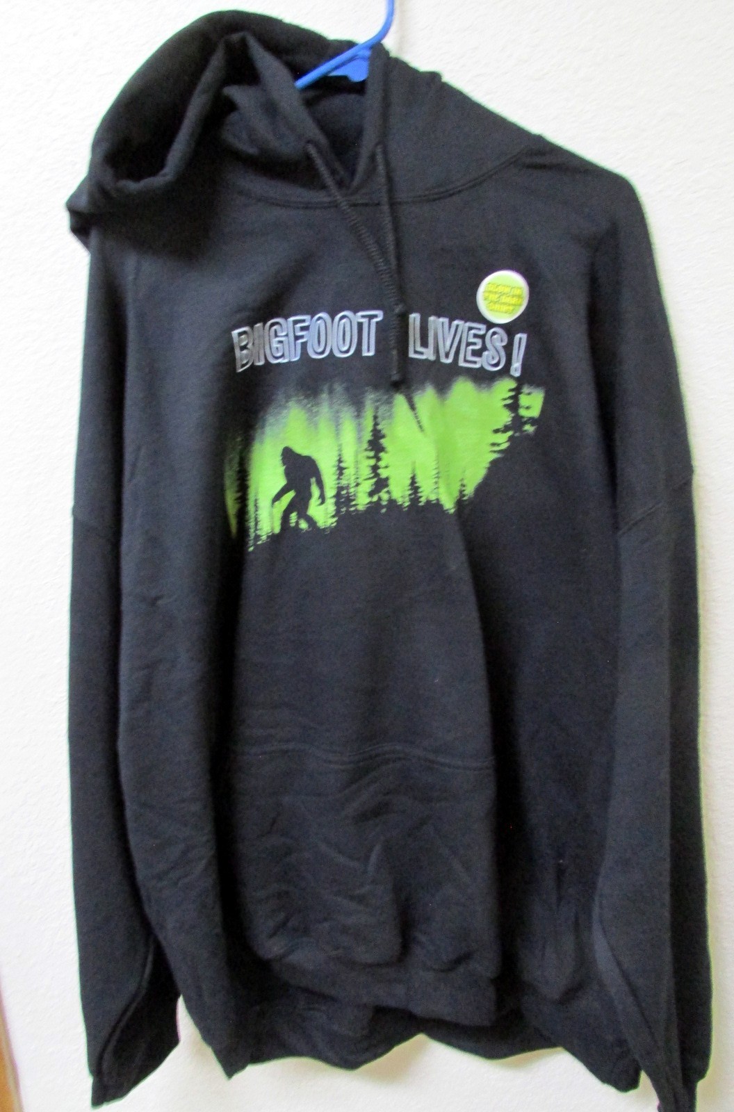 Bigfoot lives! glow in the dark logo, Black Hoodie Sweatshirt XL (extra large)