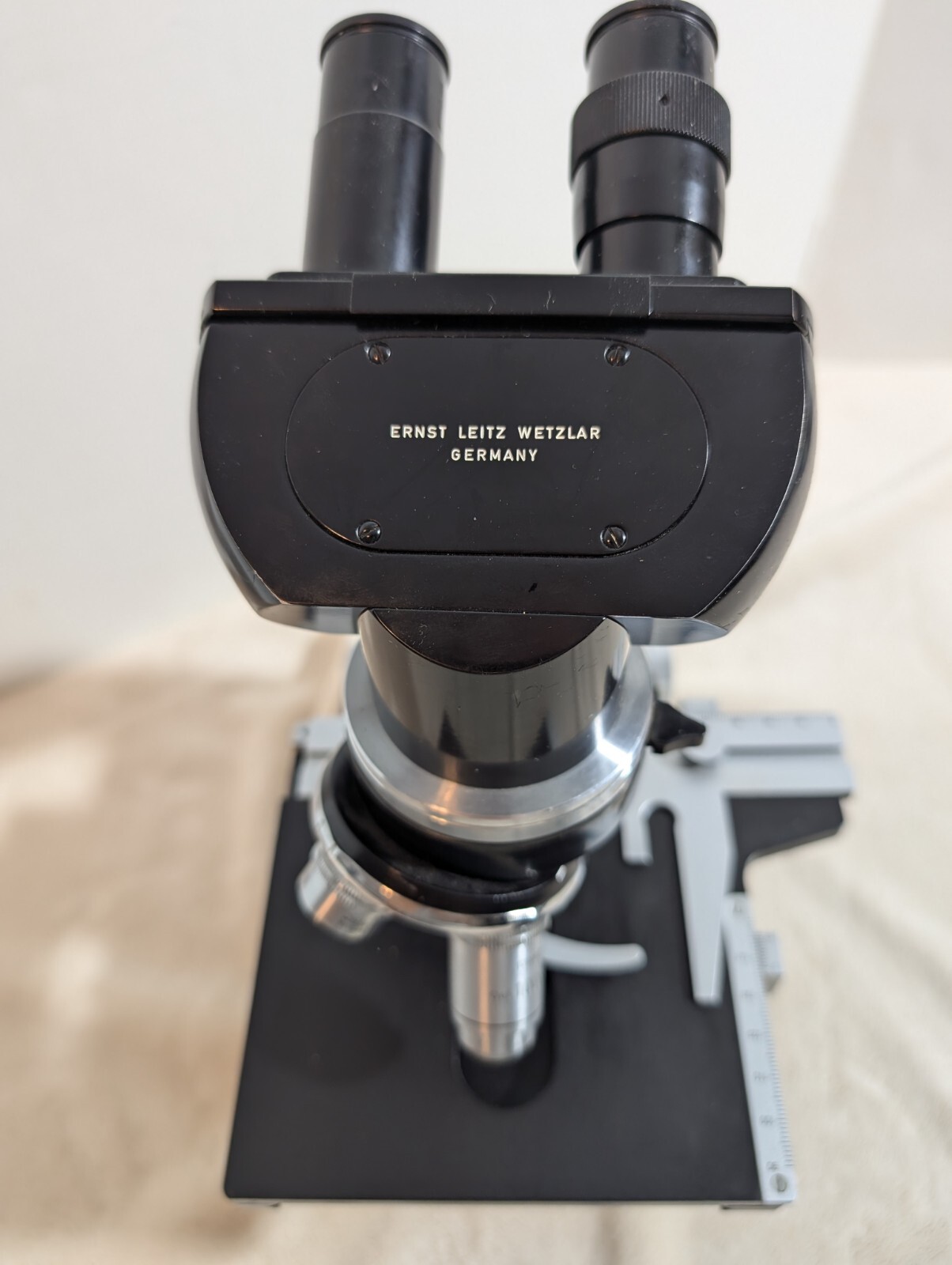 Leitz Wetzlar Binocular Microscope 4 Objectives Illuminator Case Manual Black