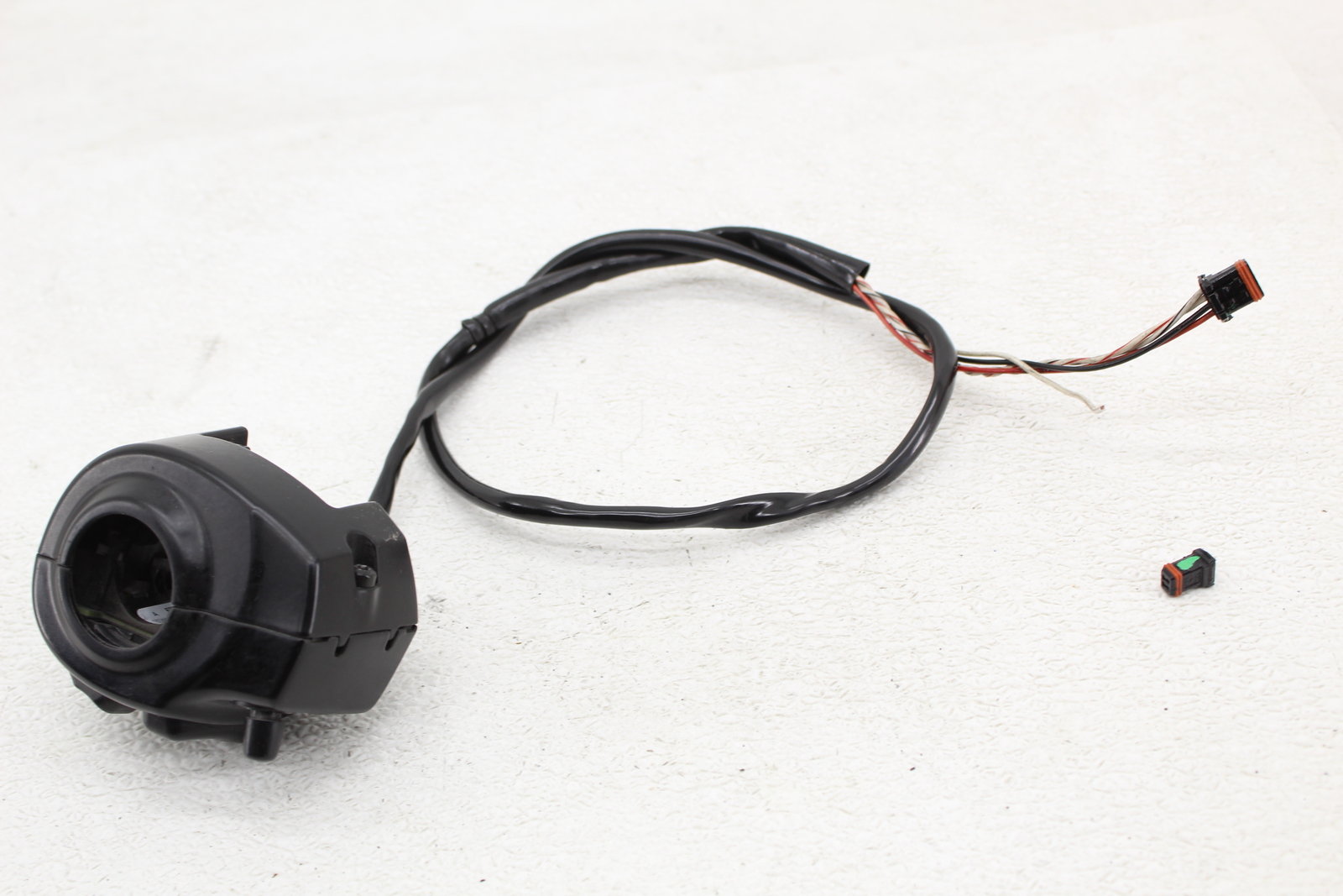 17-23 Harley Davidson Street Glide Right Control Switch Pack