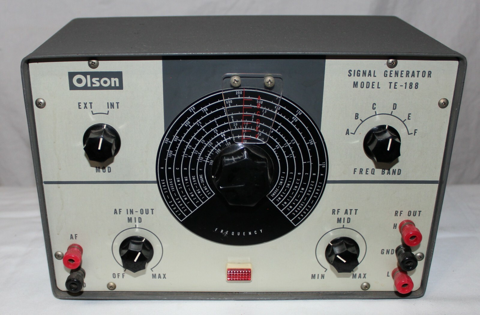Olson Model TE-188 Signal Generator serviced tested aligned works great