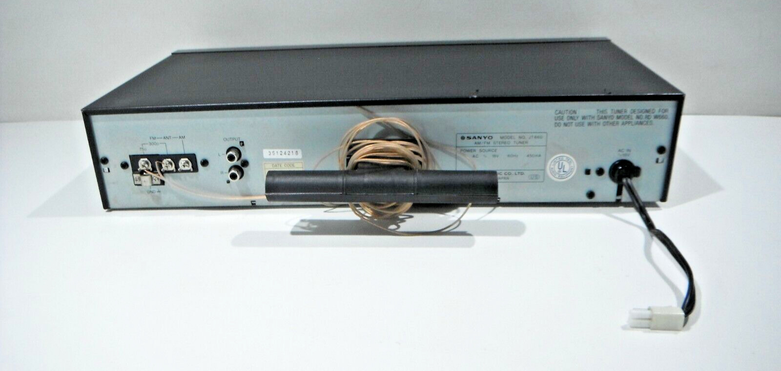 Sanyo AM/FM STEREO Tuner Model JT660