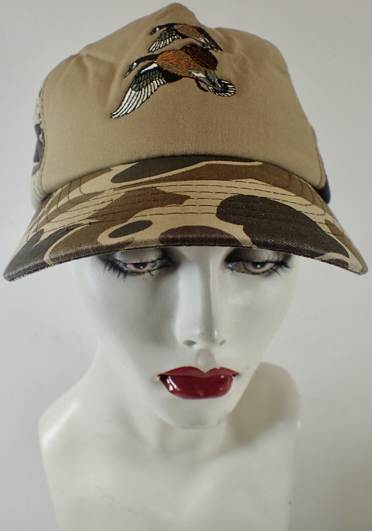 True Vintage Winchester Insulated Hunting Cap Hat Desert Camo Embroidered Ducks