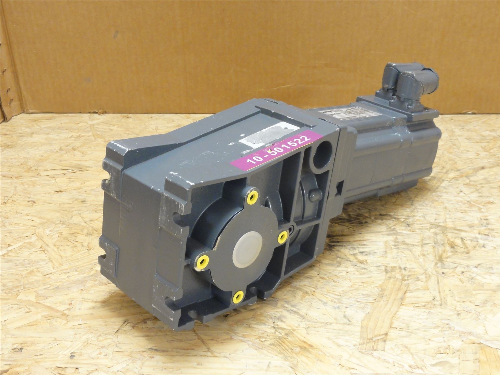 252520 Old-Stock; Lenze MCS09D41-RSOBO Gearmotor; 1kW; 320VAC; 4050RPM; 3PH