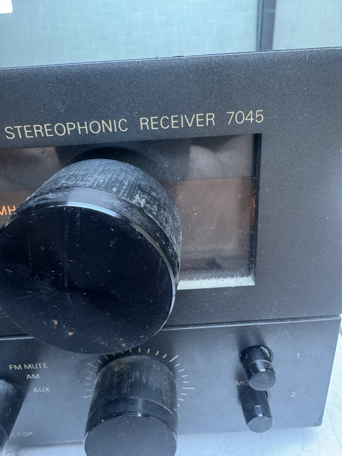 NAD 7045 stereo receiver good