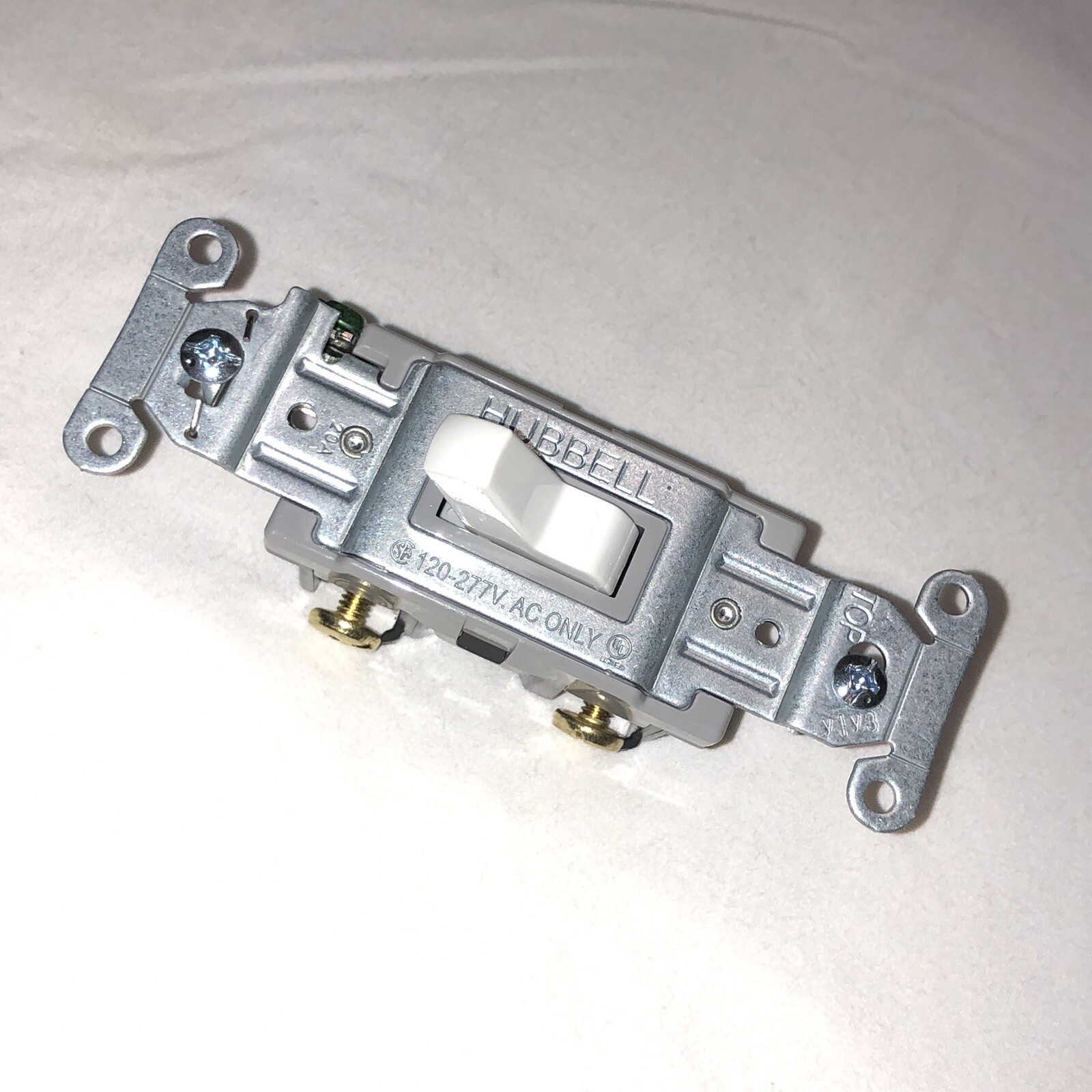 Hubbell CSB120W Single Pole 20A Spec Grade Commercial Switch White 120-277 VAC