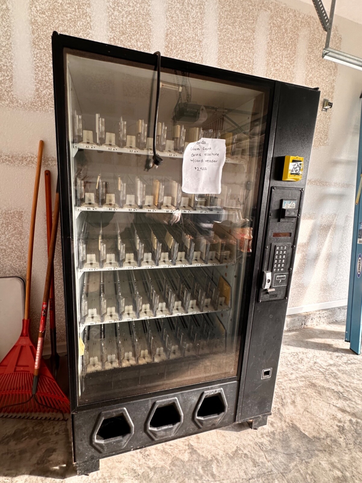 Dixie Narco BevMax 5591 Glass Front Beverage Vending Machine FREE SHIPPING