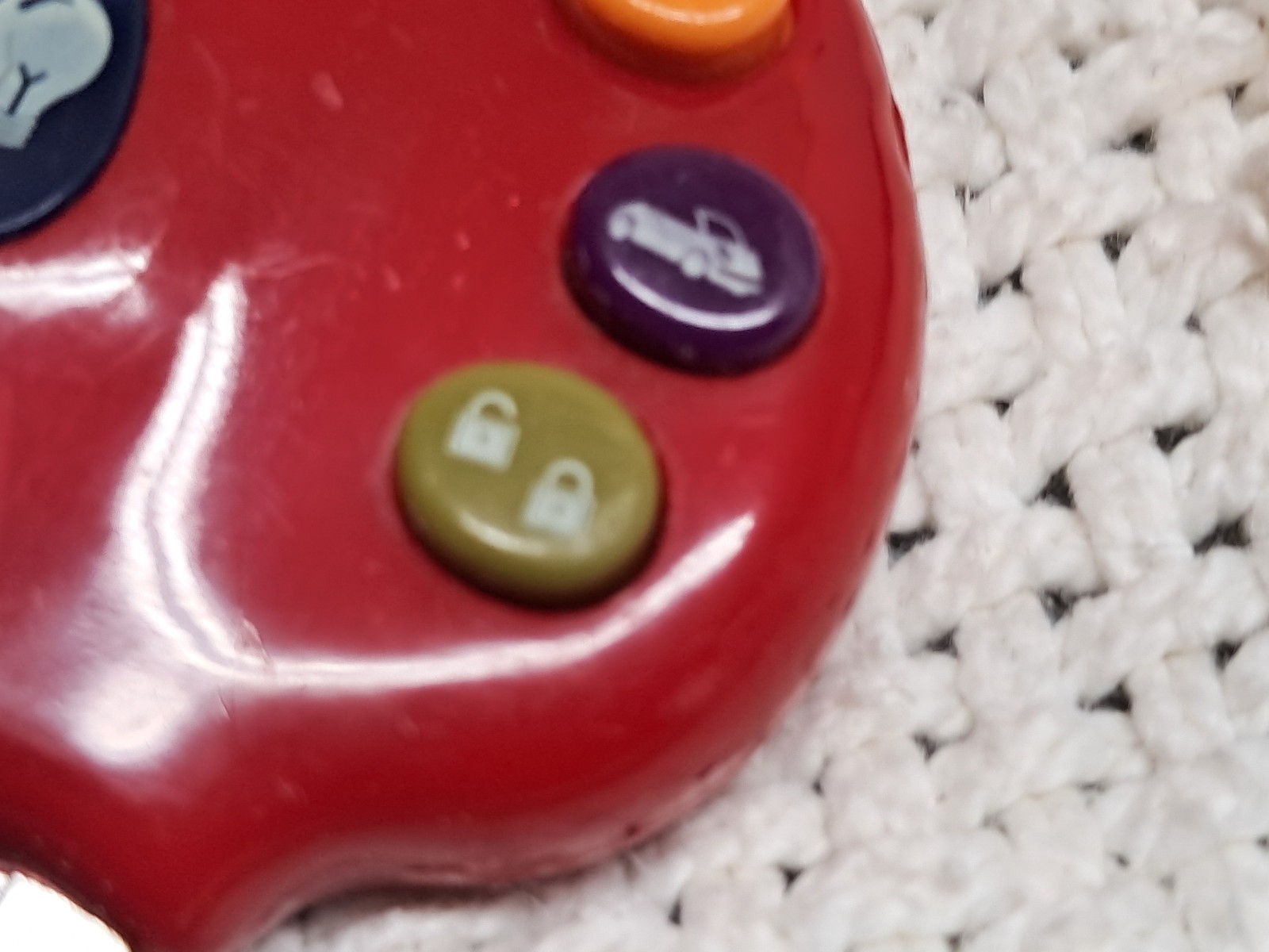 childrens realistic car key set, new buttoncell batteries, different sounds,