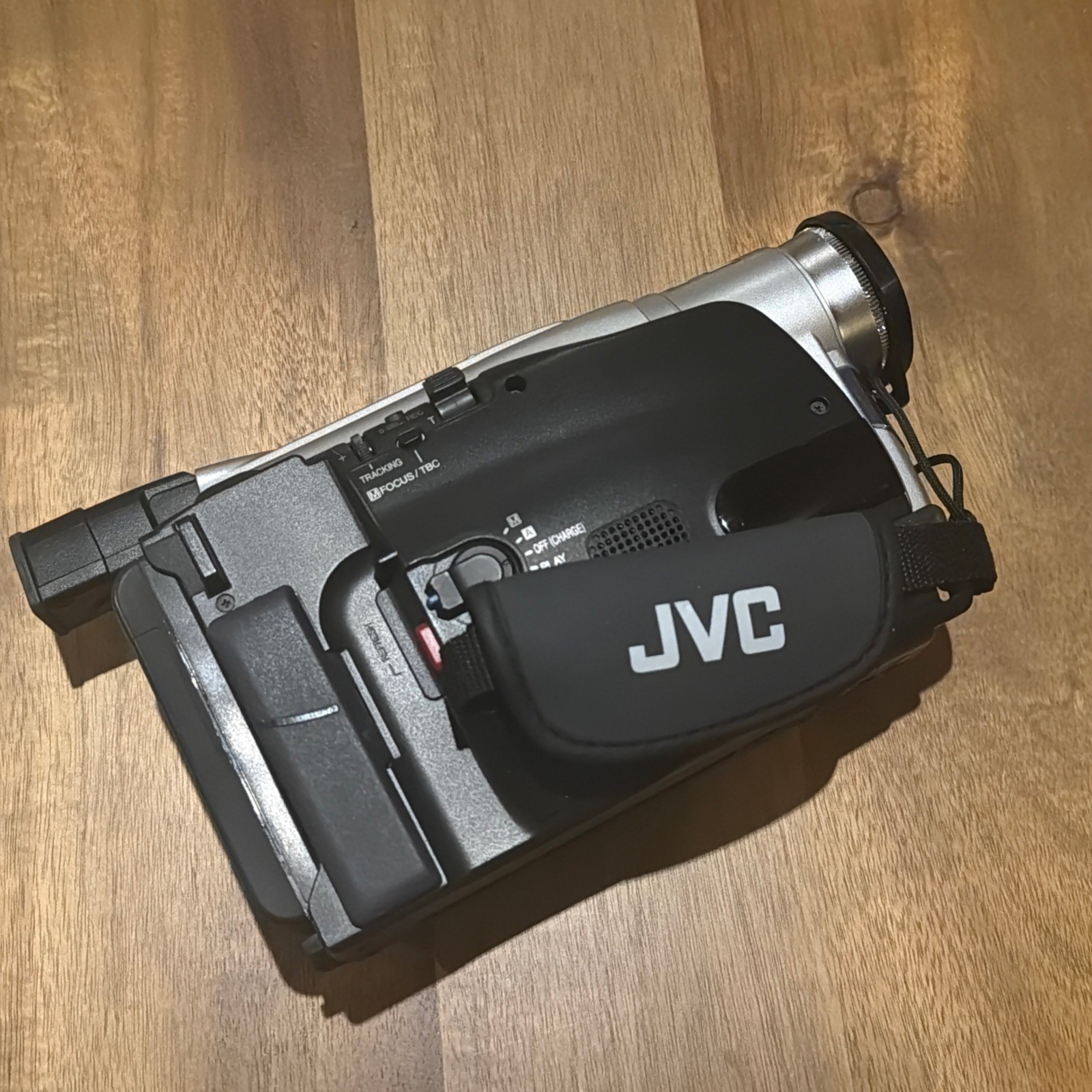 JVC COMPACT VHS CAMCORDER MODEL GR-SXM38U