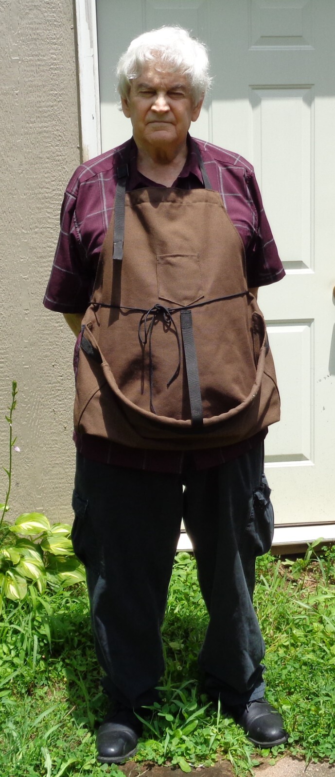 WOOD CARVERS APRON  BY CHAG NY DESIGNS 50%/50% COTTON /POLYESTER -2026CA001BR
