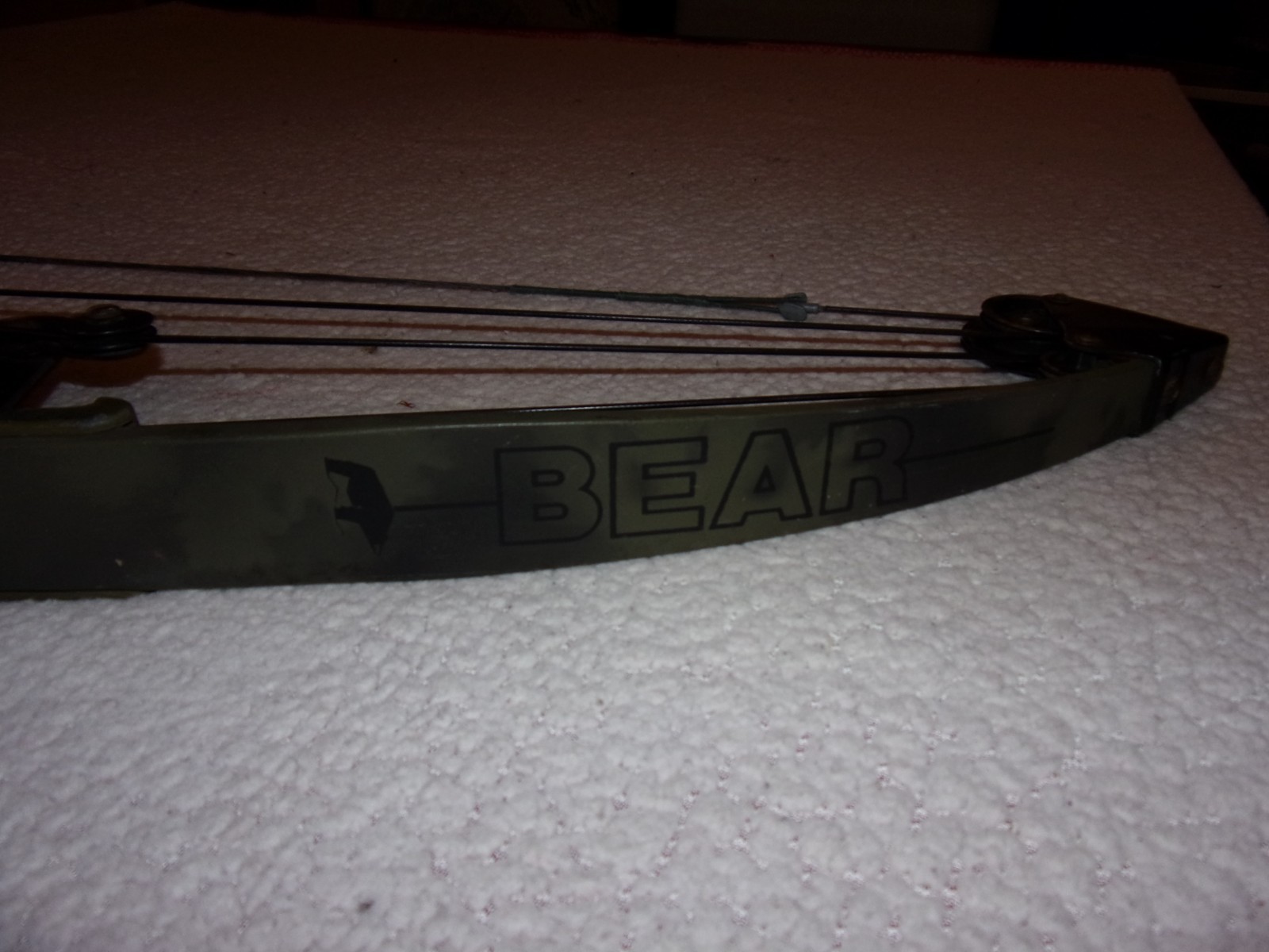Vintage Bear Whitetail Hunter Green Camo Compound Bow