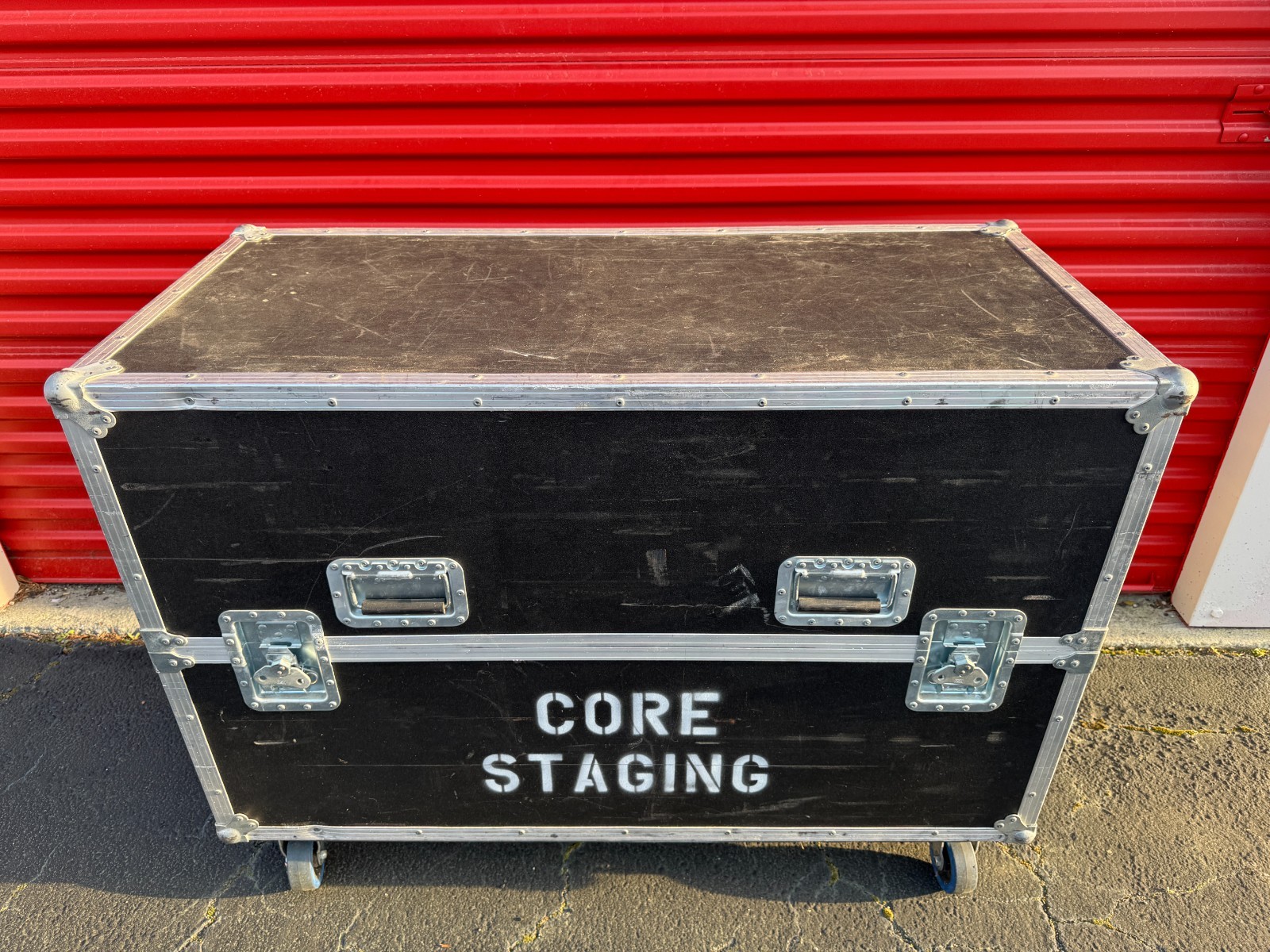 Professional Clamshell Rolling A/V ROAD CASE ONLY for 42"+ Display Monitors