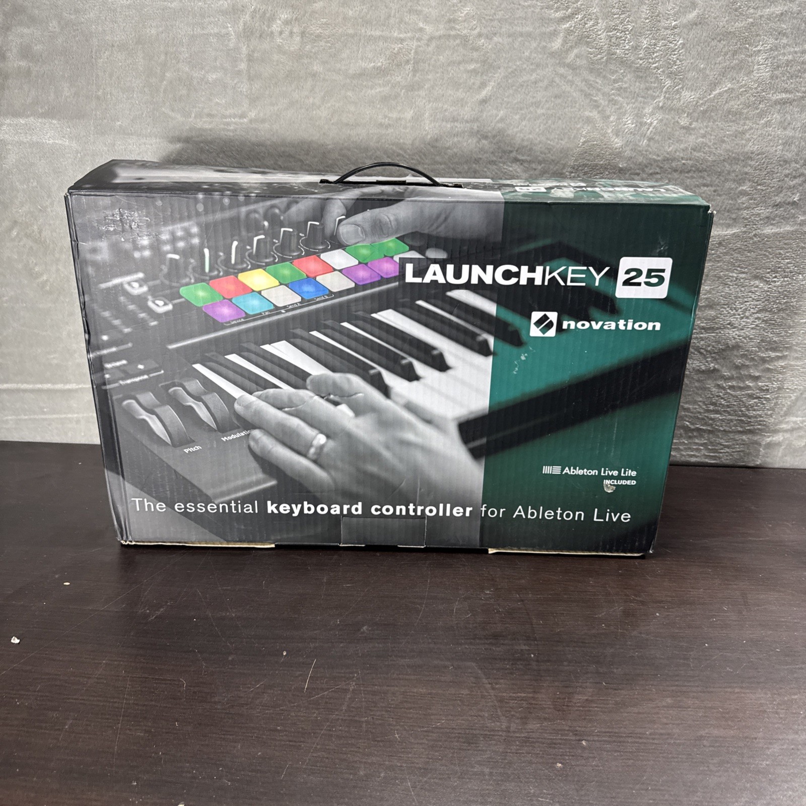 Novation Launchkey Mk2 25 Midi USB Keyboard W Drum Pads Tested Working