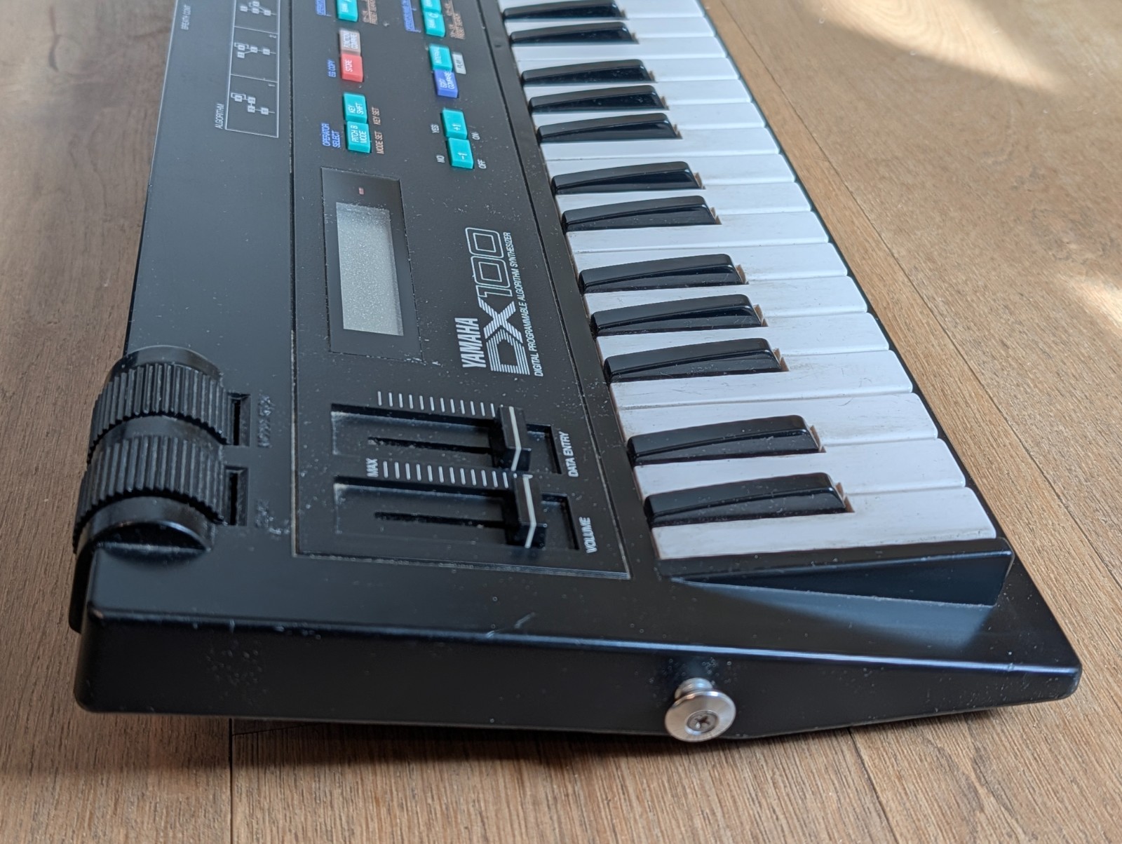 Yamaha DX100 Digital Programmable Algorithm Vintage Synthesizer Keyboard 49-Key